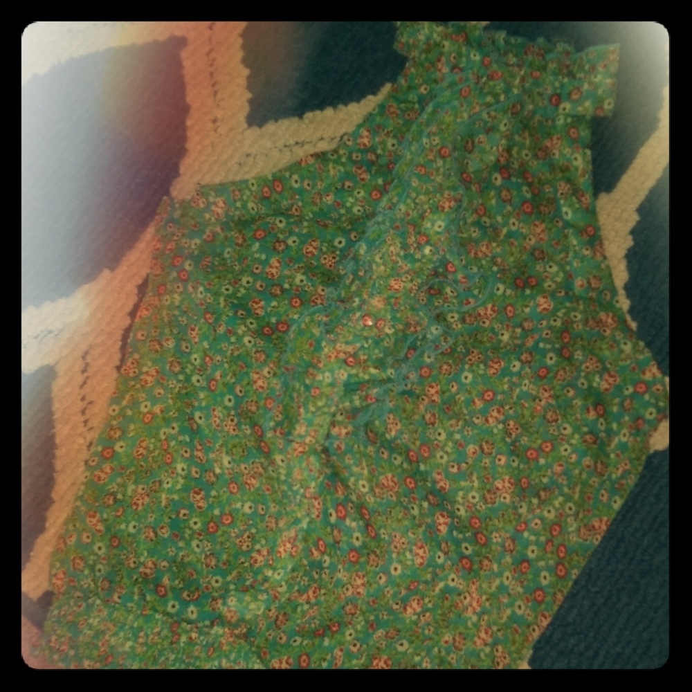 This is a light feel 100%polyest  floral design pl